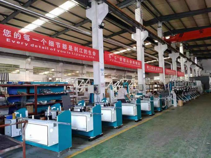 Linea di produzione di vetro d'isolamento verticale gas che riempie e che preme robot con il sistema di Ai 9