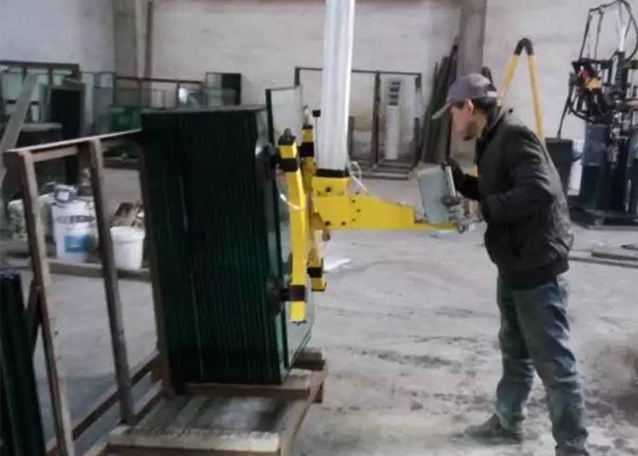 Linea di produzione di vetro d'isolamento a mensola di sollevamento della gru 800KG e gru di vetro con quattro polloni