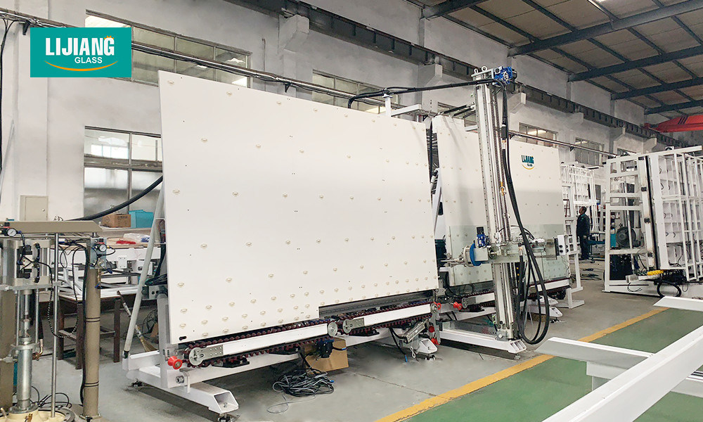 Vetro E basso automatico verticale che cancella macchina per l'isolamento della linea di produzione di vetro