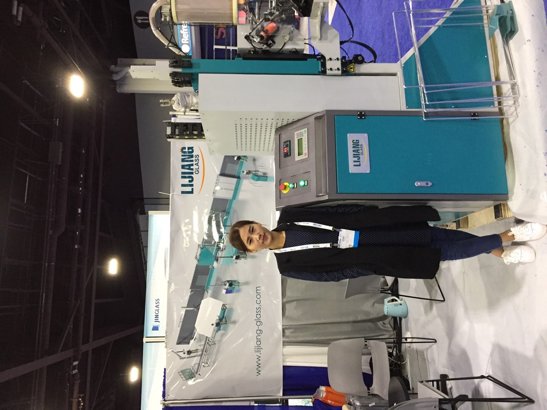 La macchina di rifornimento disseccante può raggiungere automaticamente automaticamente le azioni dei luoghi di perforazione nei telai del distanziatore