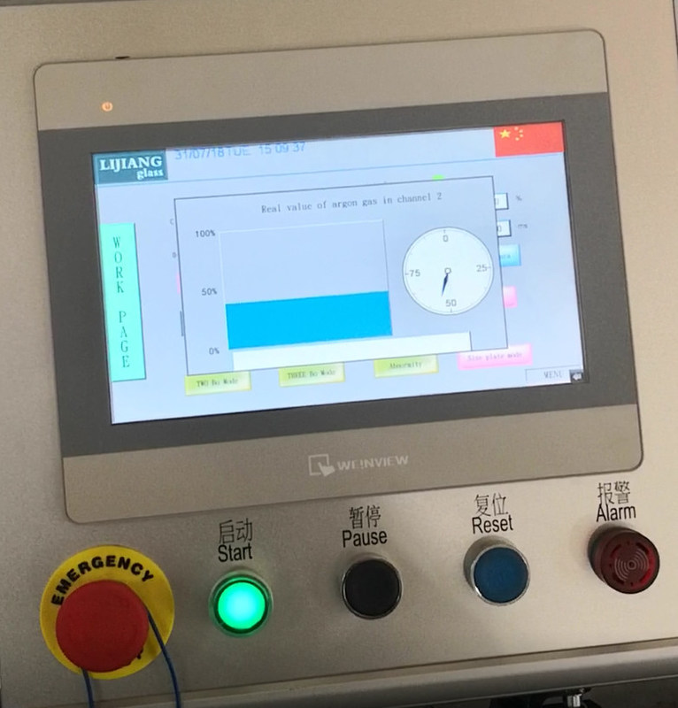 la linea di produzione di vetro d'isolamento 1.Vertical LJBZ2535G adotta il sistema di controllo di SIEMENS, tiene la prestazione stabile