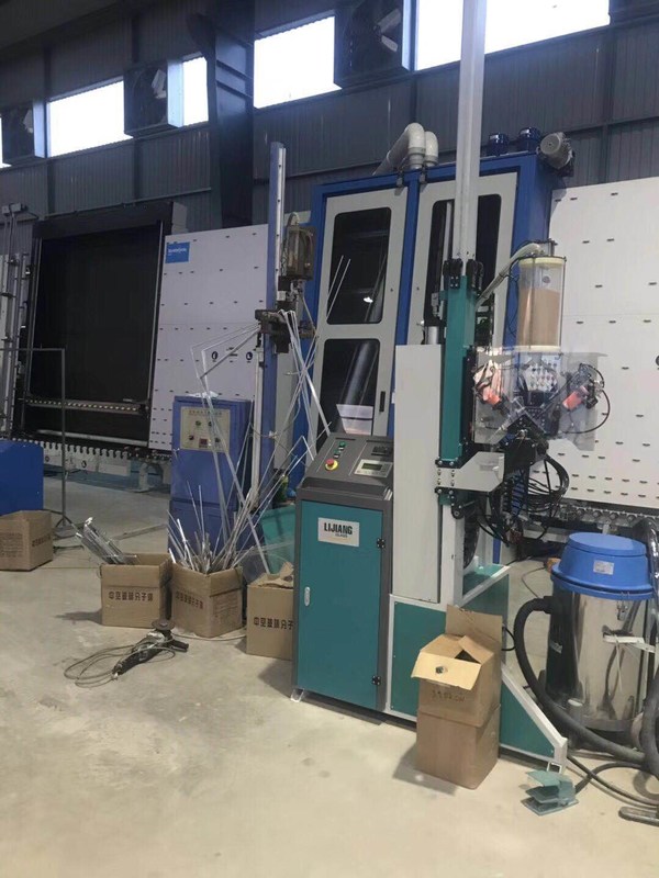 Linea di produzione di vetro d'isolamento potente macchina di rifornimento disseccante automaticamente nei telai del distanziatore