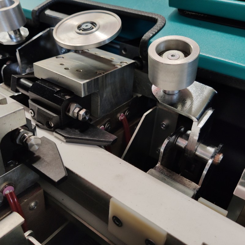 Macchina di rifornimento molecolare di Seive del diseccante automatico per la barra del distanziatore e laminazione di alluminio di vetro d'isolamento della striscia