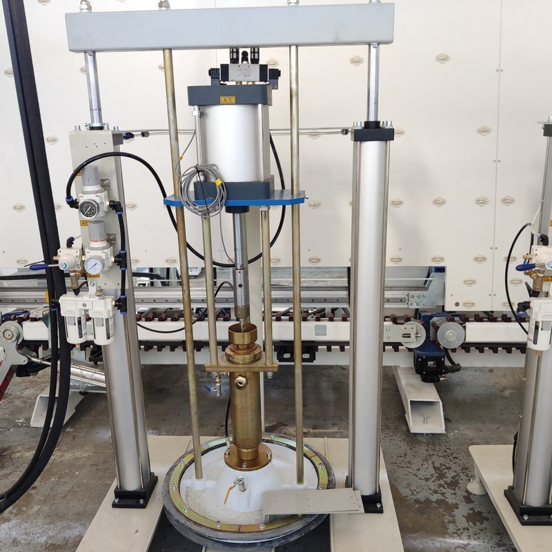 Il vetro verticale automatico del doppio ha isolato la macchina di sigillatura di vetro del robot per l'elaborazione di diffusione del sigillante