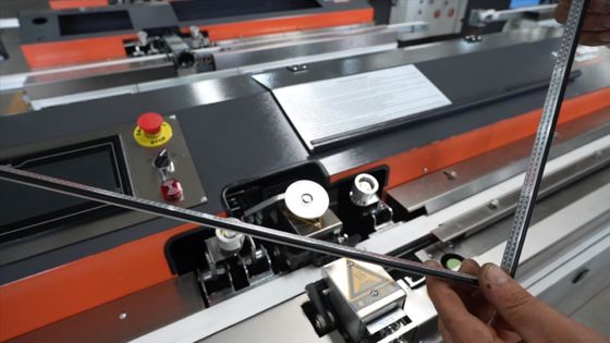 macchina butilica automatica dell'espulsore 47m/min per ricoprire la struttura di alluminio del distanziatore